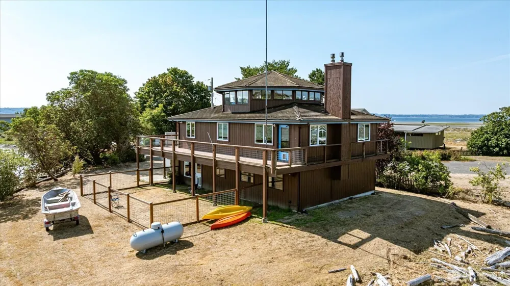 2385 Sunlight Beach Road Clinton, WA 98236