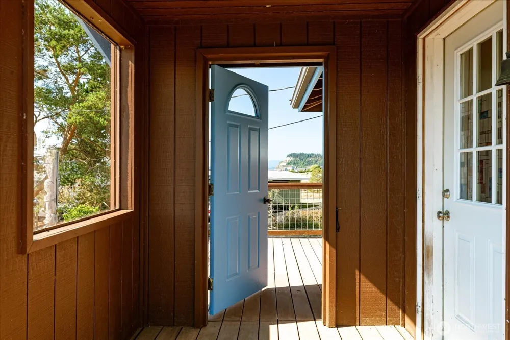 2385 Sunlight Beach Road Clinton, WA 98236
