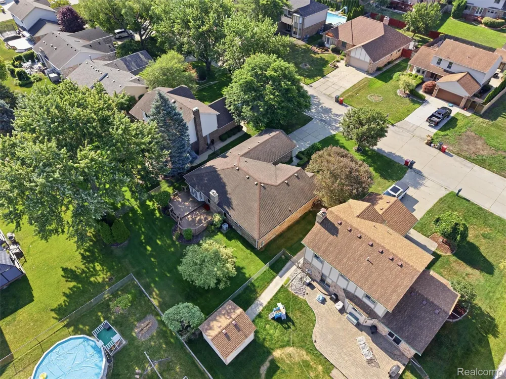 20731 Truax Lane Clinton Charter Township, MI 48038