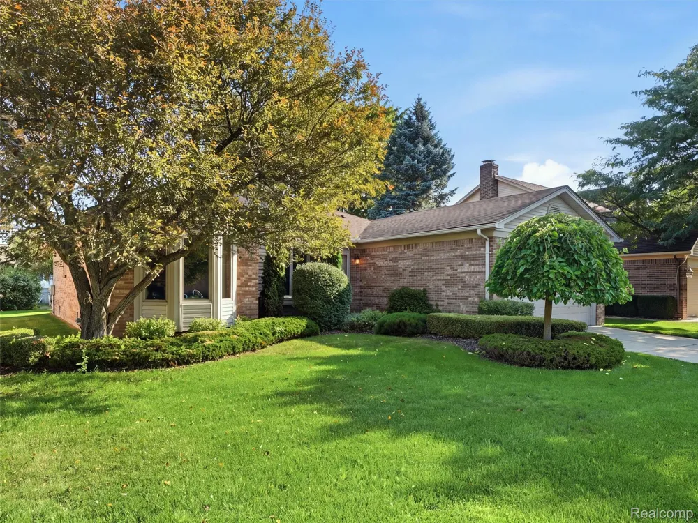 20731 Truax Lane Clinton Charter Township, MI 48038
