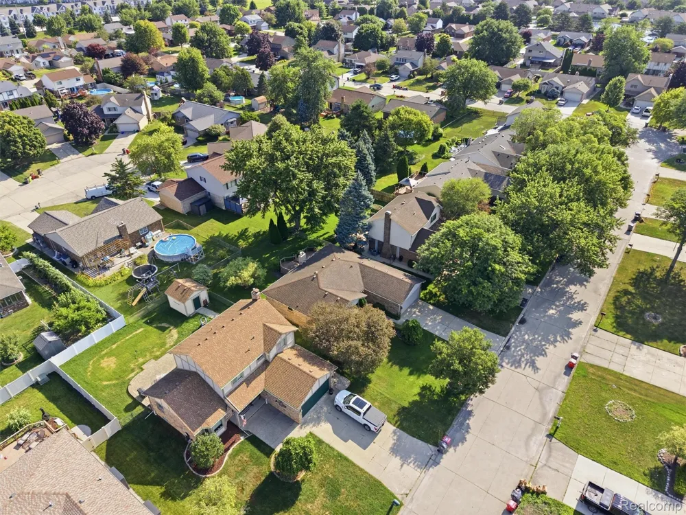 20731 Truax Lane Clinton Charter Township, MI 48038