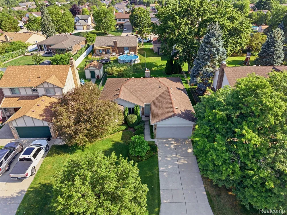 20731 Truax Lane Clinton Charter Township, MI 48038