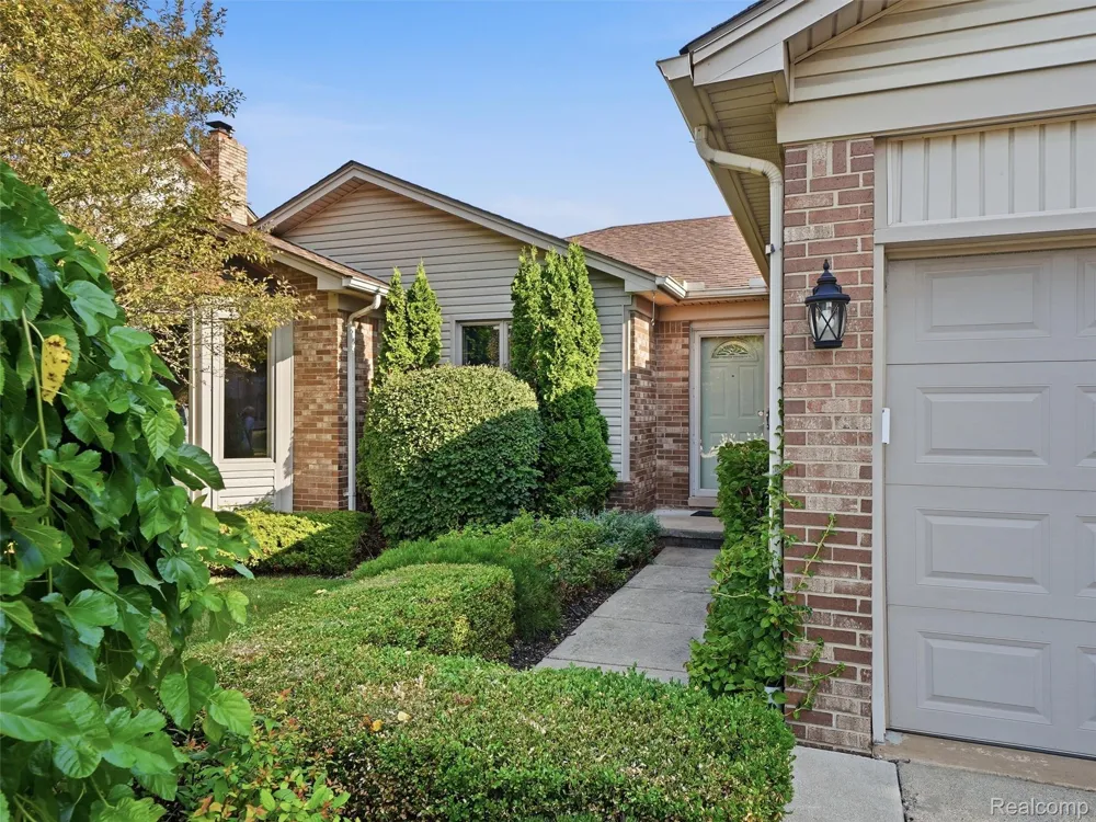 20731 Truax Lane Clinton Charter Township, MI 48038