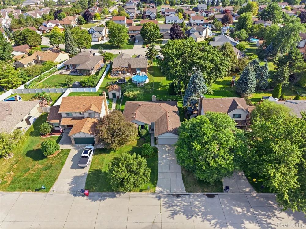 20731 Truax Lane Clinton Charter Township, MI 48038