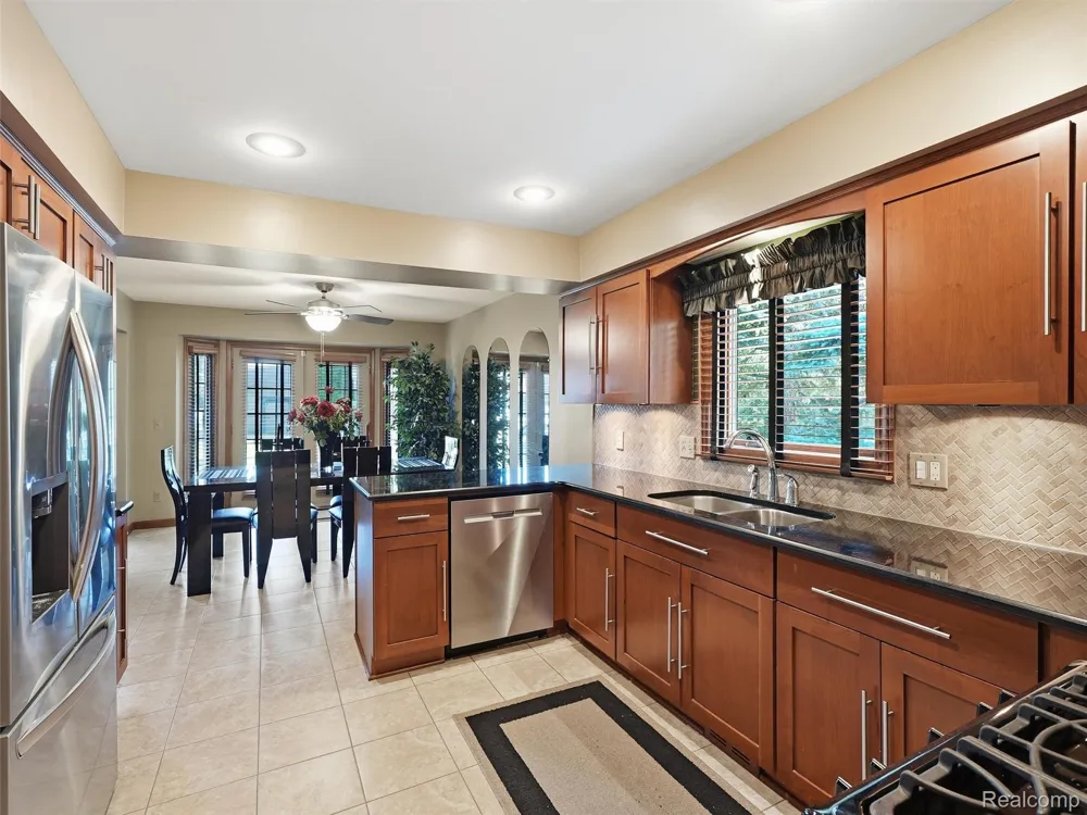 20731 Truax Lane Clinton Charter Township, MI 48038