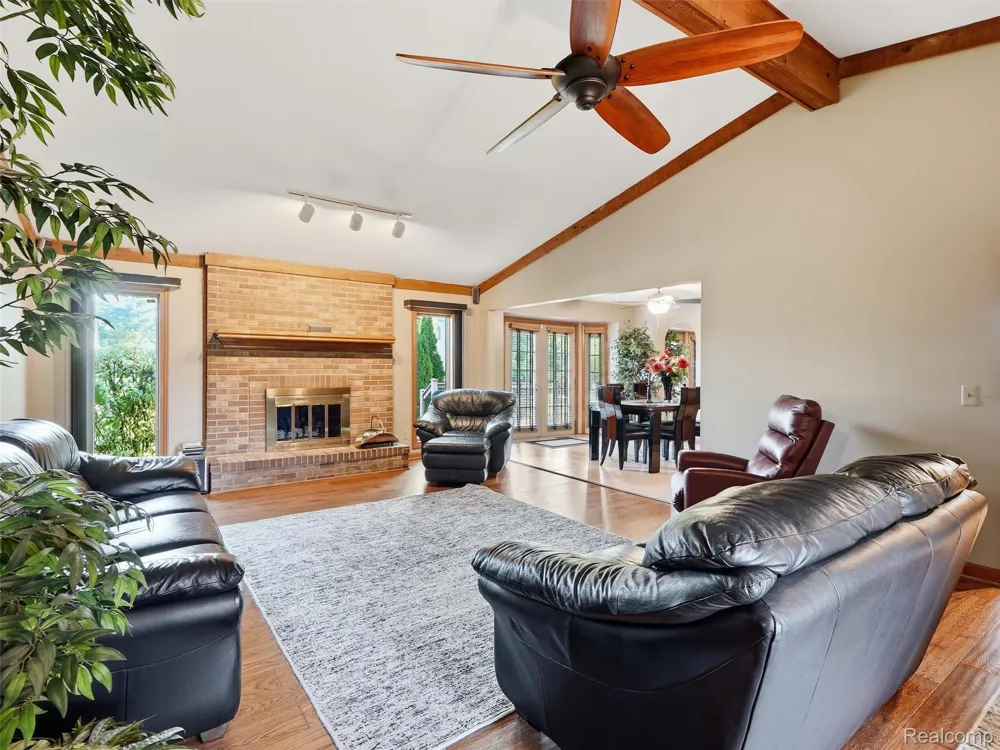 20731 Truax Lane Clinton Charter Township, MI 48038