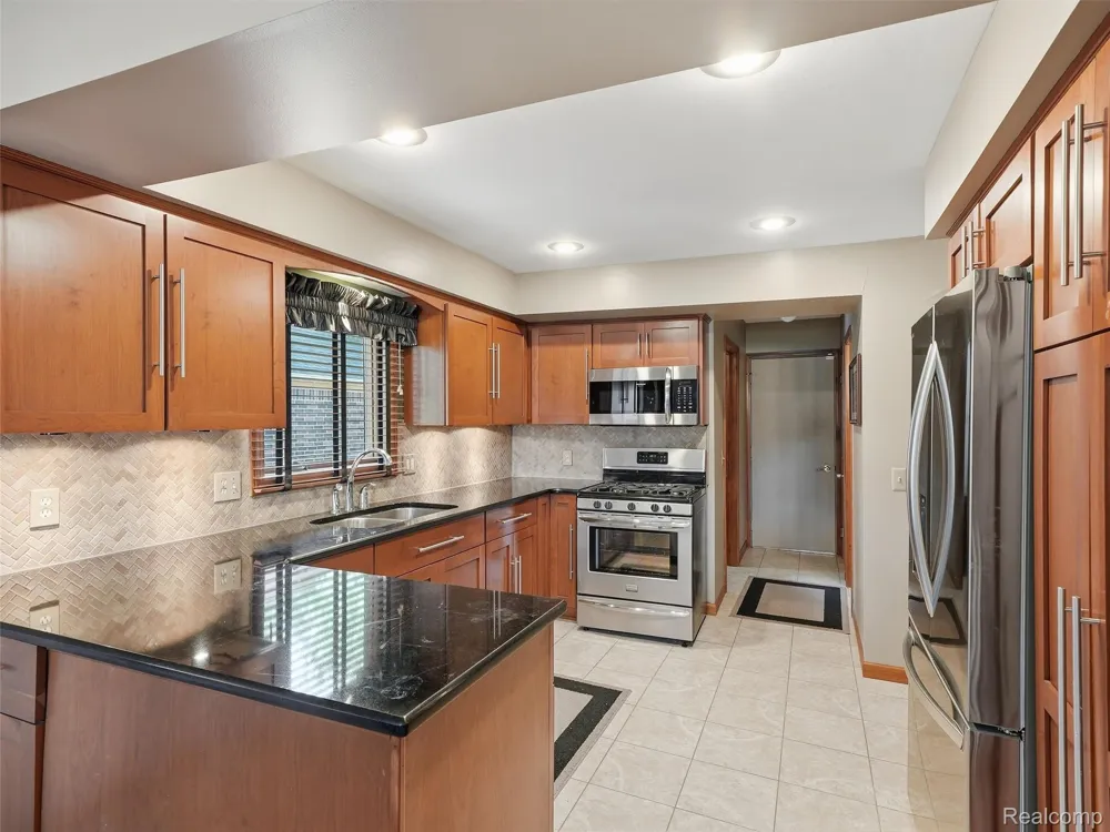 20731 Truax Lane Clinton Charter Township, MI 48038