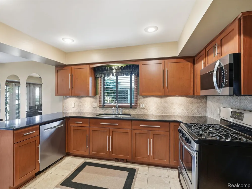 20731 Truax Lane Clinton Charter Township, MI 48038