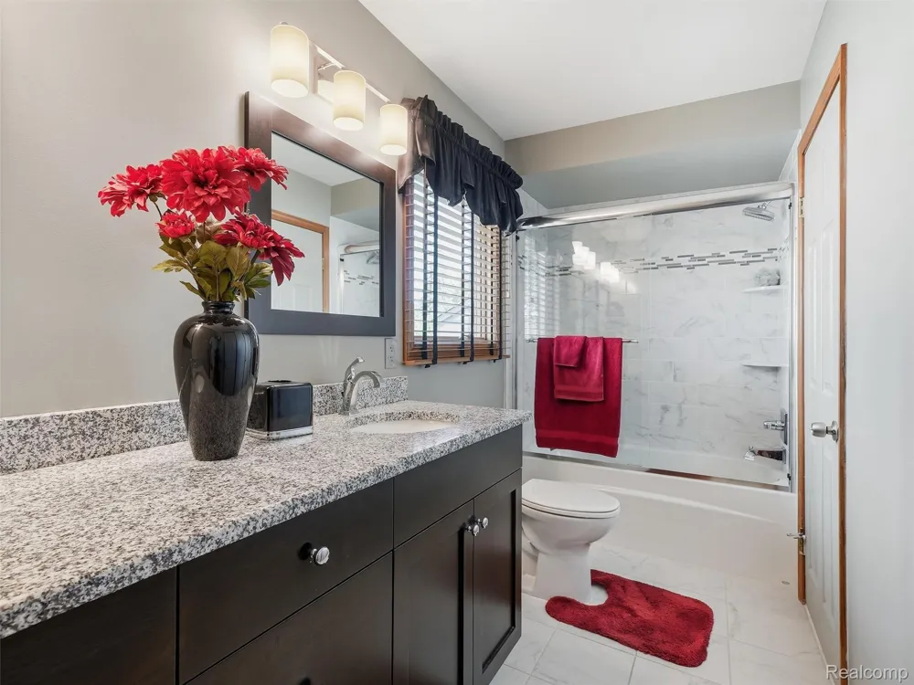 20731 Truax Lane Clinton Charter Township, MI 48038