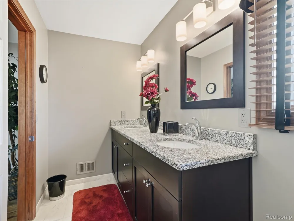 20731 Truax Lane Clinton Charter Township, MI 48038