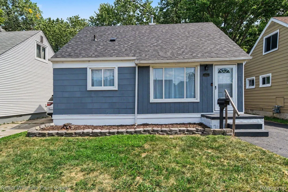 24652 Lauren Avenue Warren City, MI 48089