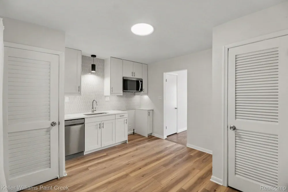 24652 Lauren Avenue Warren City, MI 48089