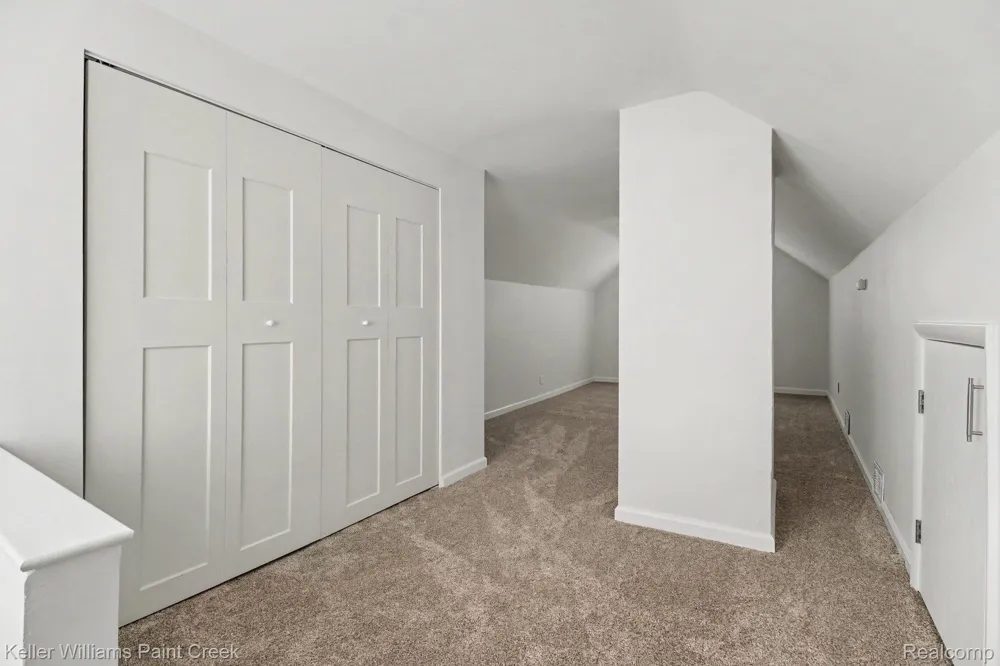 24652 Lauren Avenue Warren City, MI 48089