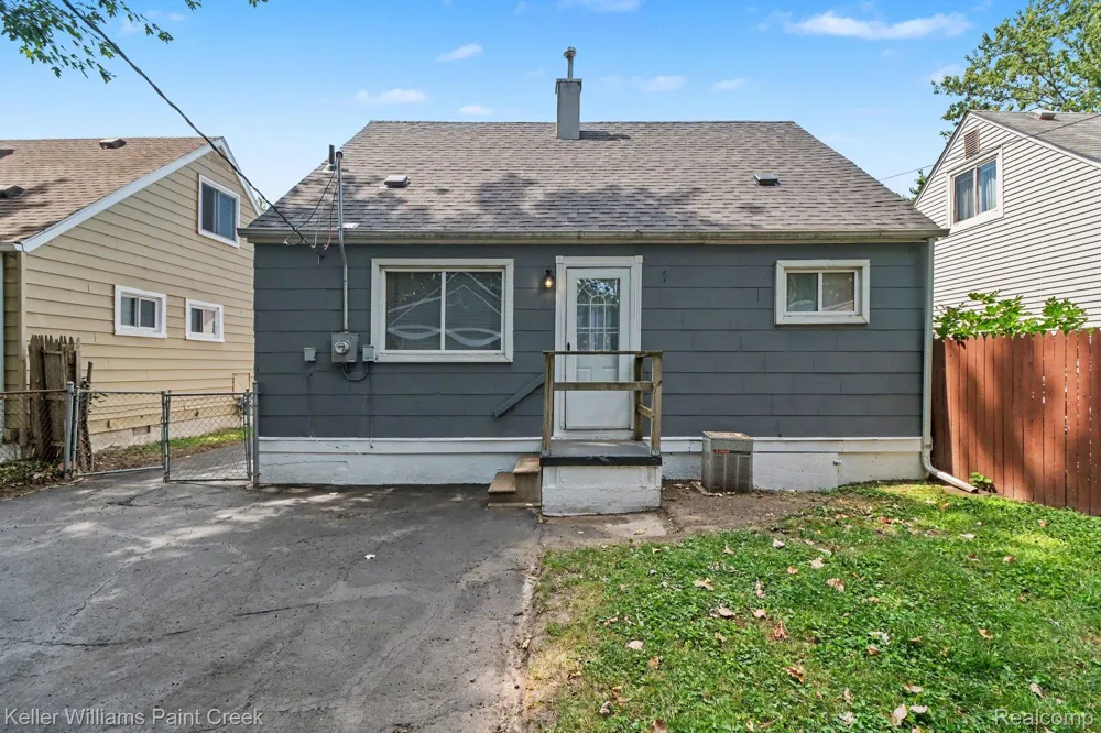 24652 Lauren Avenue Warren City, MI 48089