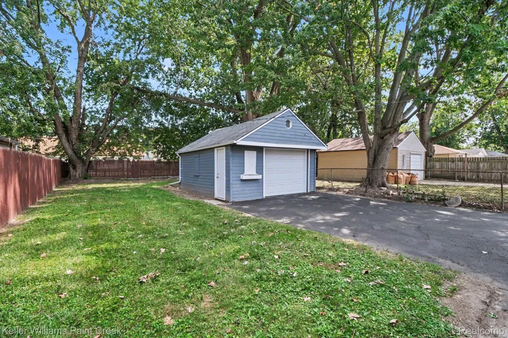 24652 Lauren Avenue Warren City, MI 48089