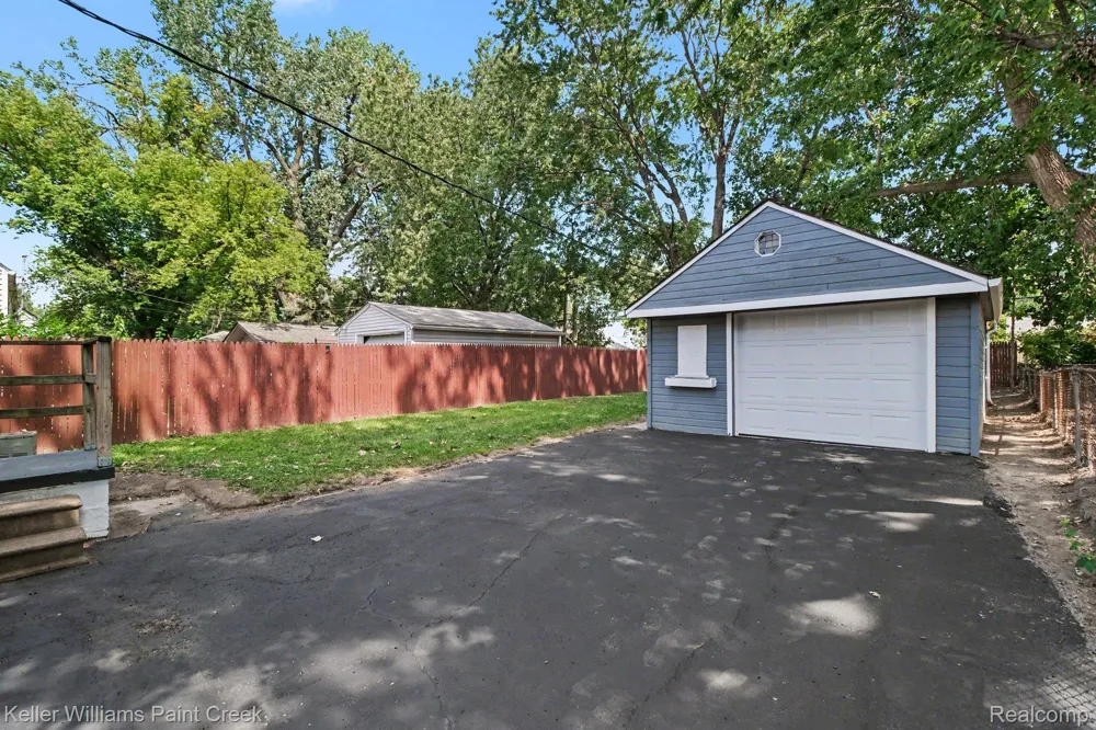 24652 Lauren Avenue Warren City, MI 48089
