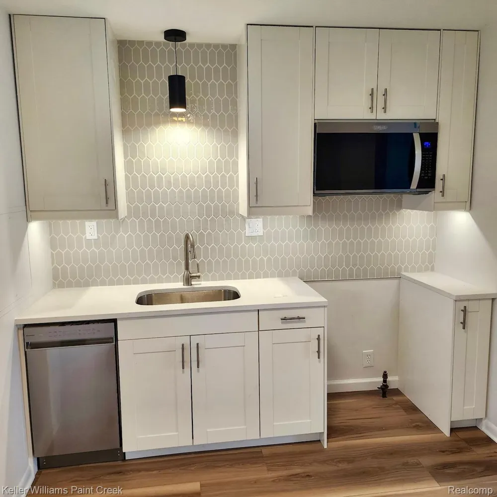 24652 Lauren Avenue Warren City, MI 48089