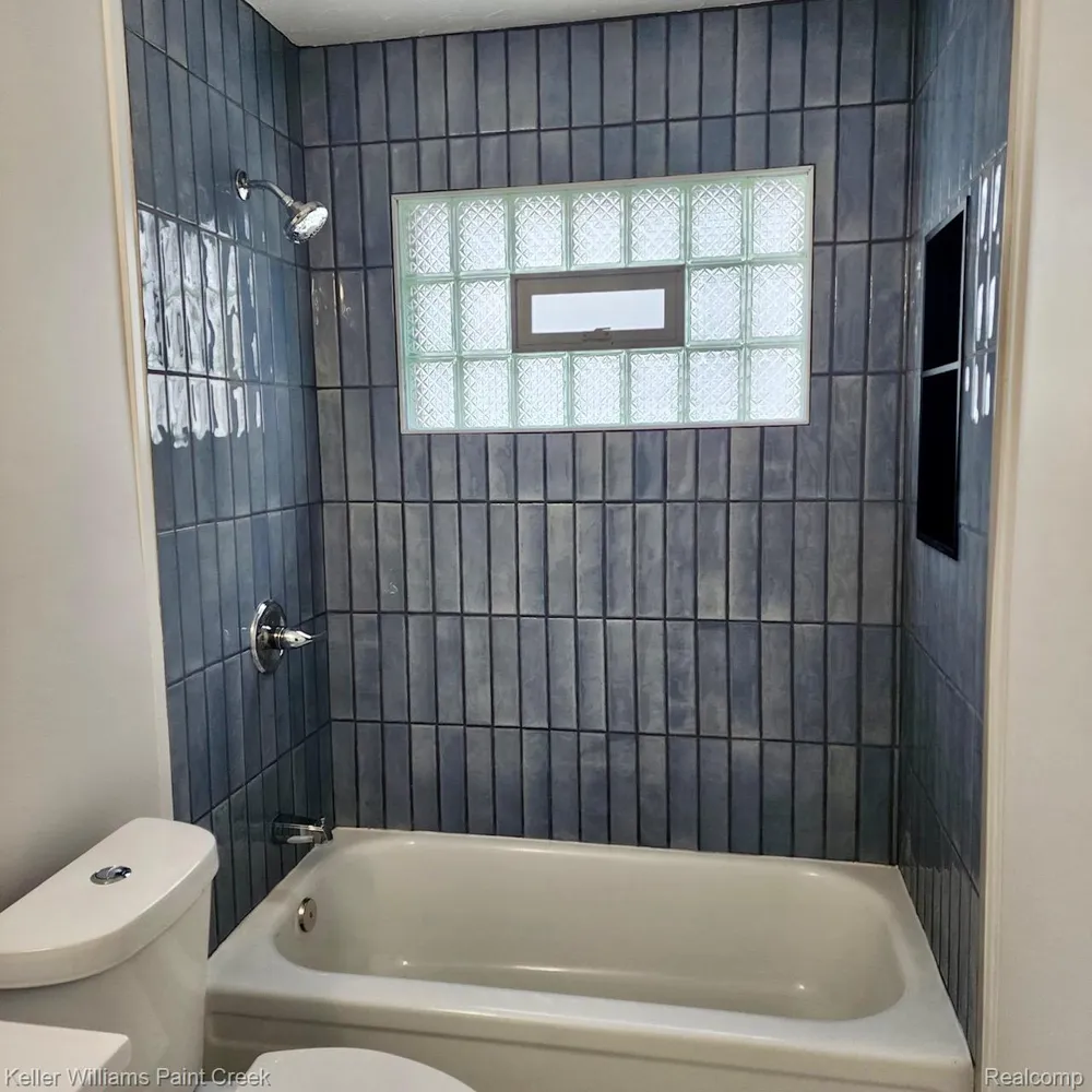 24652 Lauren Avenue Warren City, MI 48089
