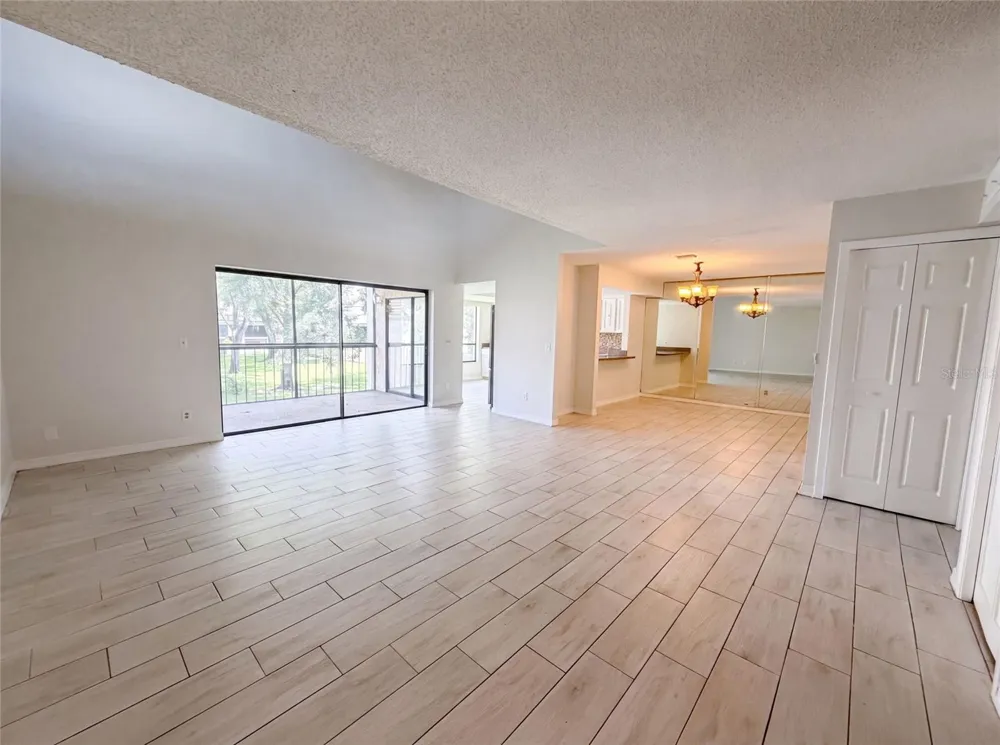 4747 PURITAN CIRCLE #523 Tampa, FL 33617
