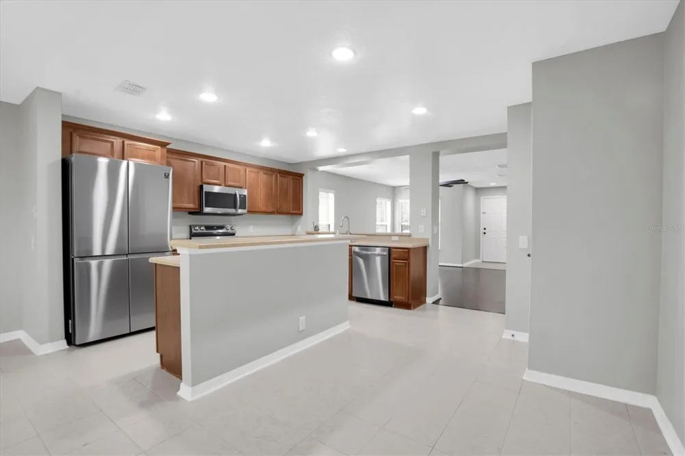 2570 SEA WIND WAY Clearwater, FL 33763