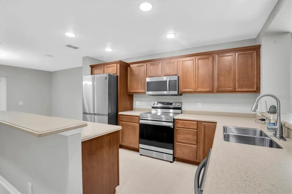 2570 SEA WIND WAY Clearwater, FL 33763