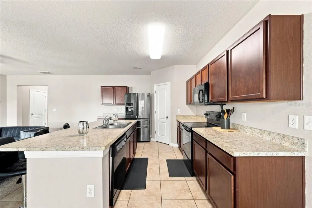 609 LUCERNE BOULEVARD Winter Haven, FL 33881