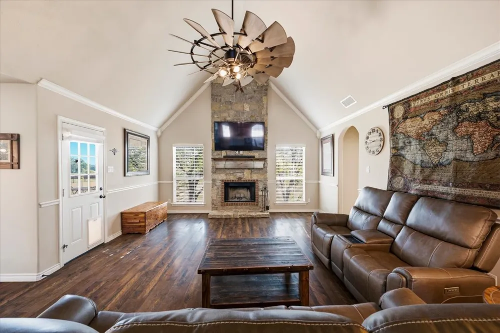 104 Caballos Lane Springtown, TX 76082