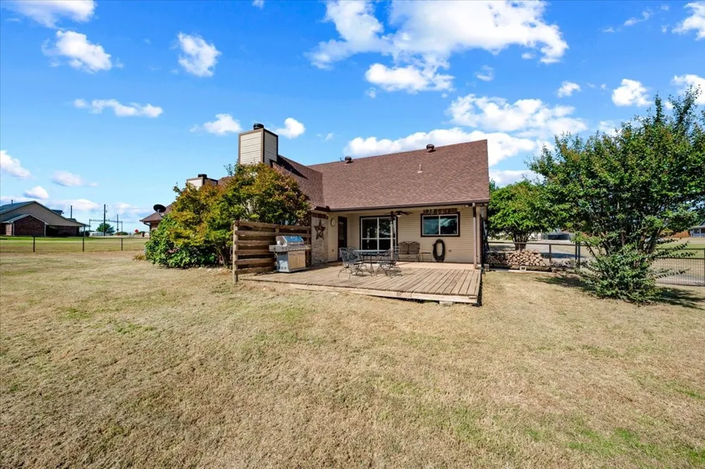 104 Caballos Lane Springtown, TX 76082