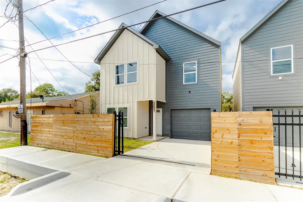 8923 De Priest Street Houston, TX 77088