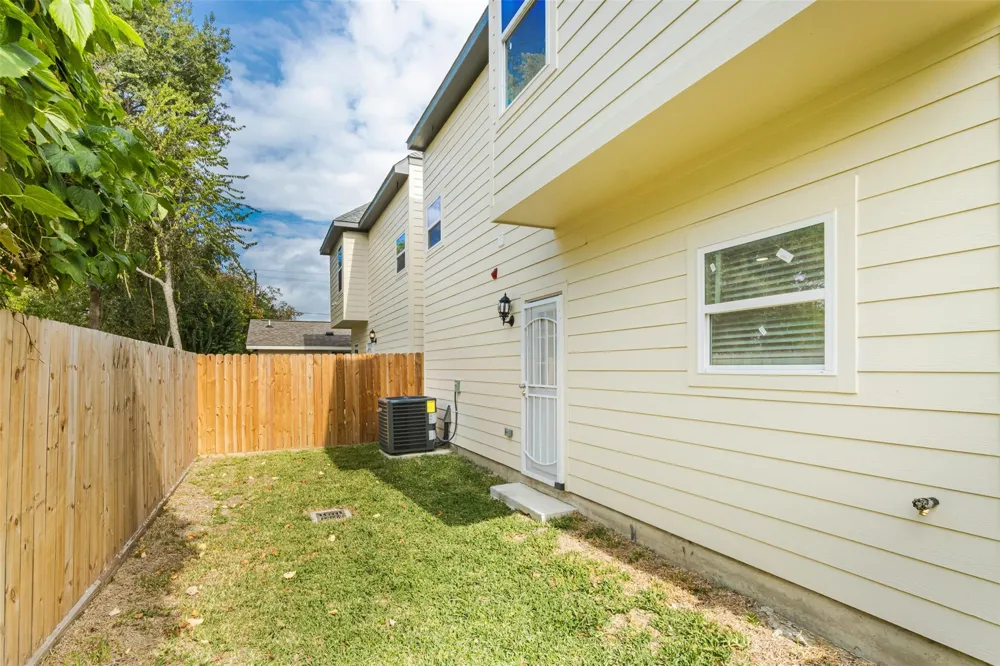 8923 De Priest Street Houston, TX 77088