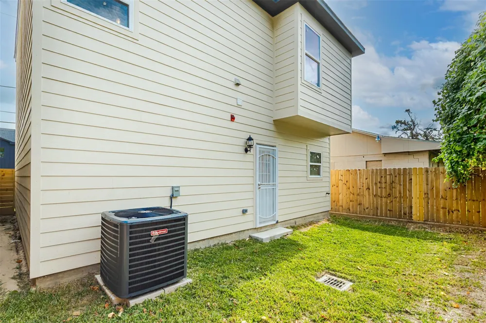 8923 De Priest Street Houston, TX 77088