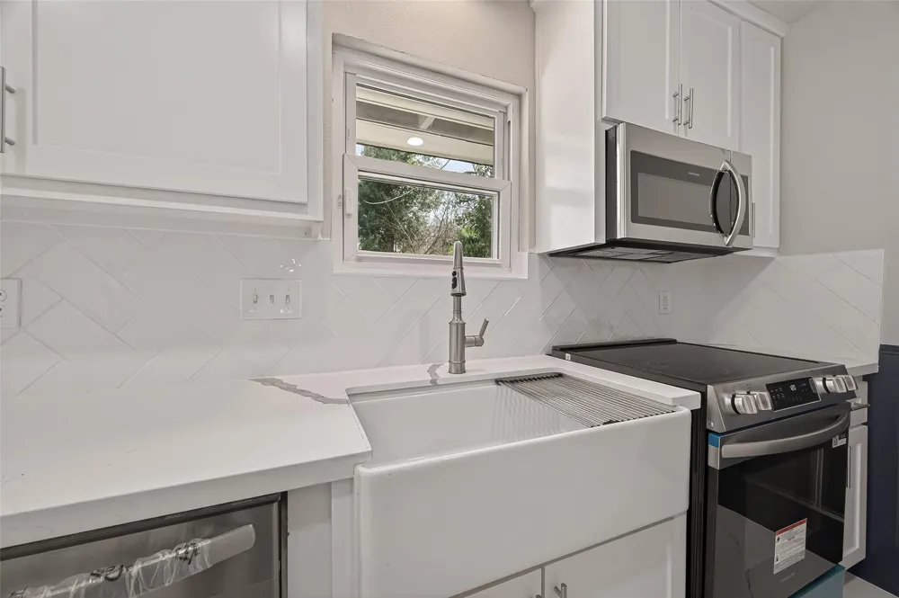 9623 Meadowglen Lane Houston, TX 77063