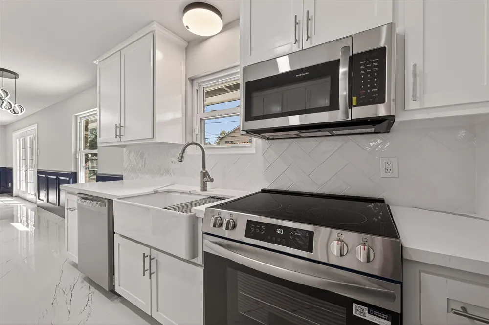 9623 Meadowglen Lane Houston, TX 77063