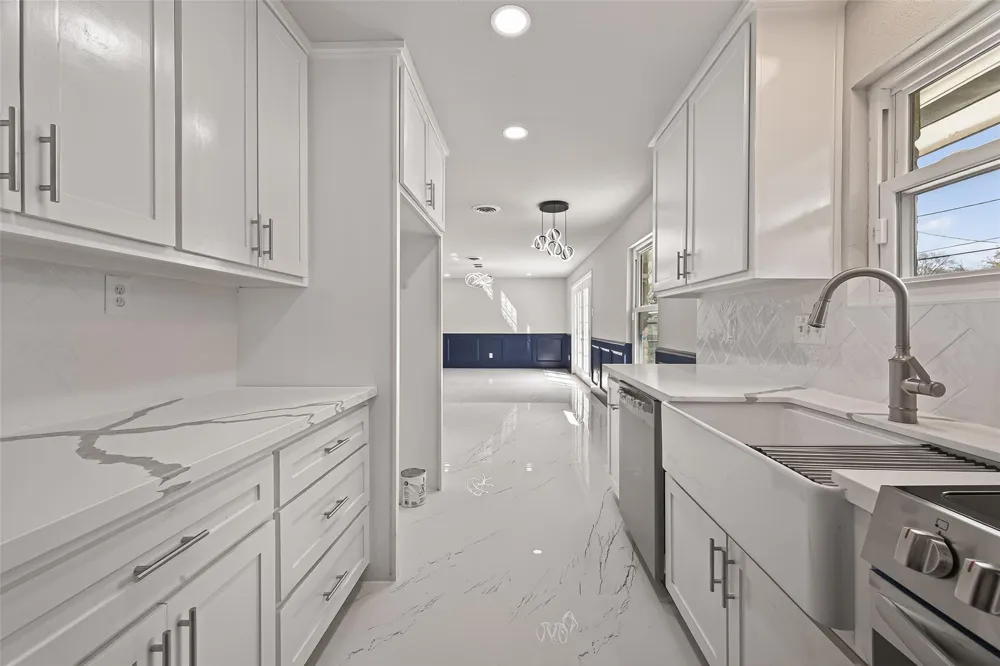 9623 Meadowglen Lane Houston, TX 77063
