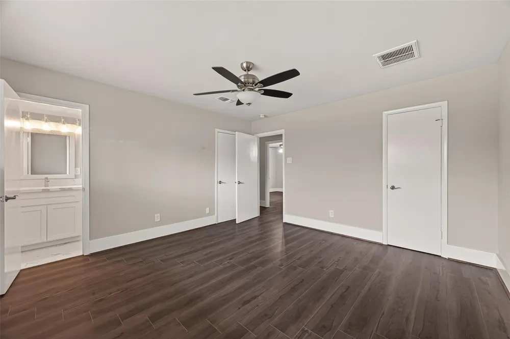 9623 Meadowglen Lane Houston, TX 77063