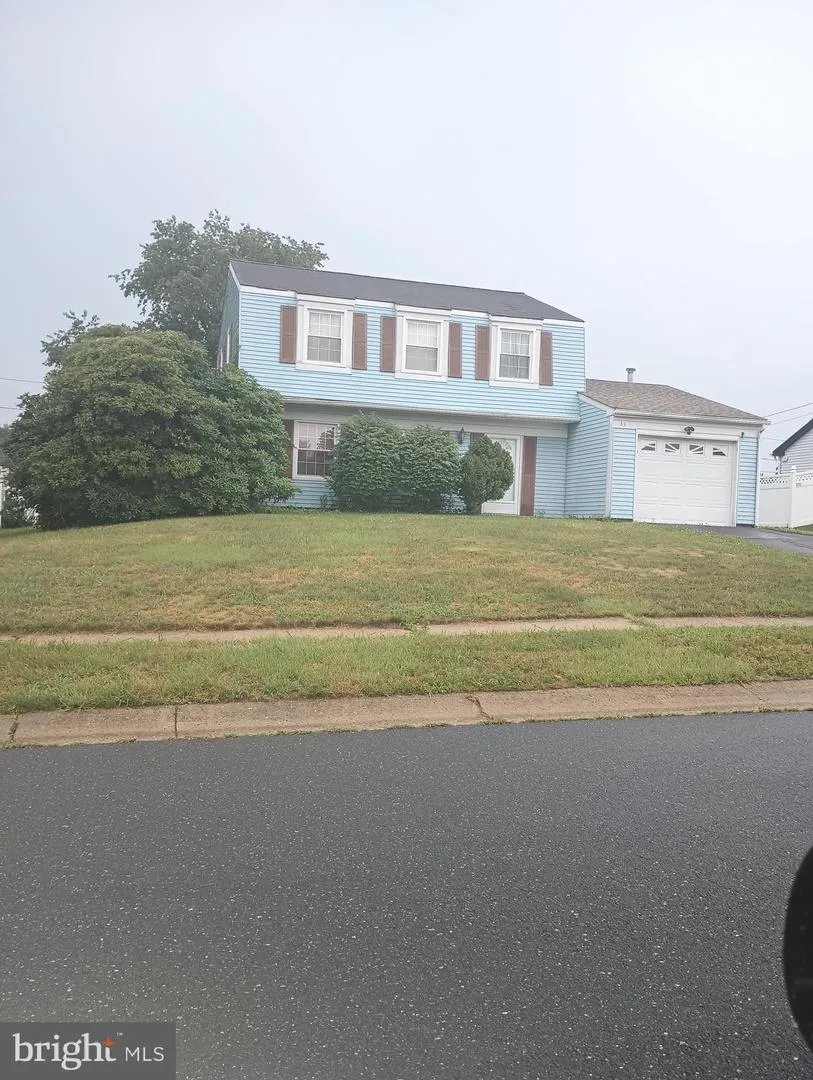 33 TRESCOTT LANE Willingboro, NJ 08046