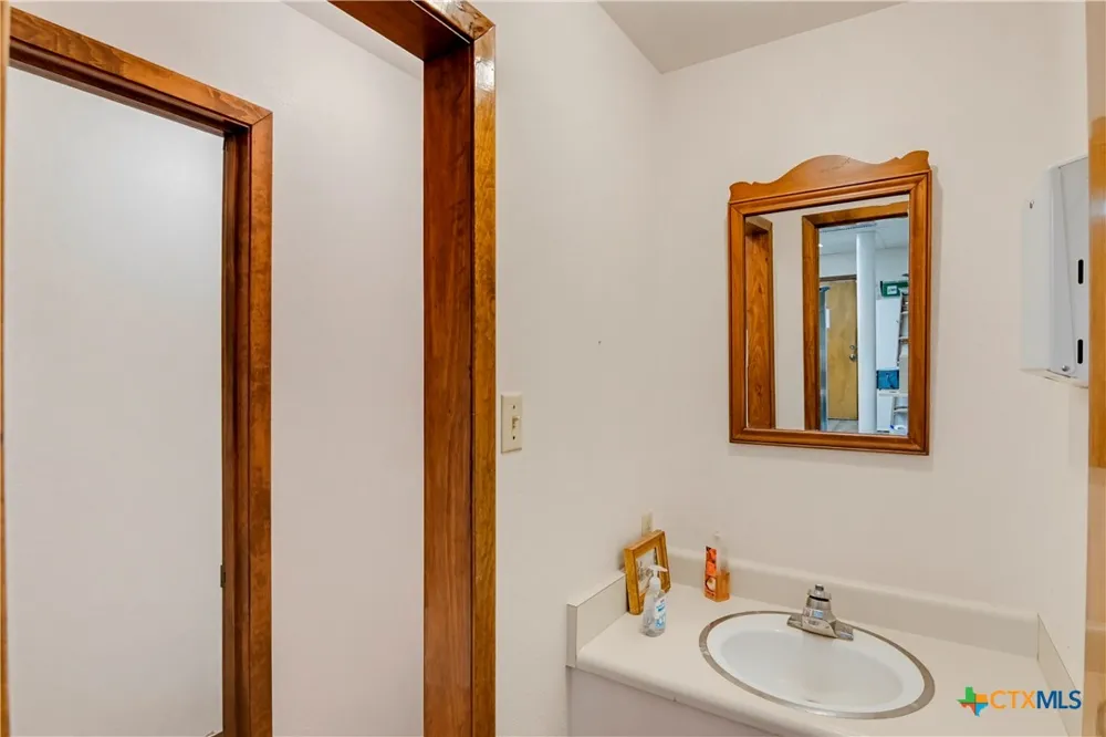 111 E Gonzales Street Seguin, TX 78155