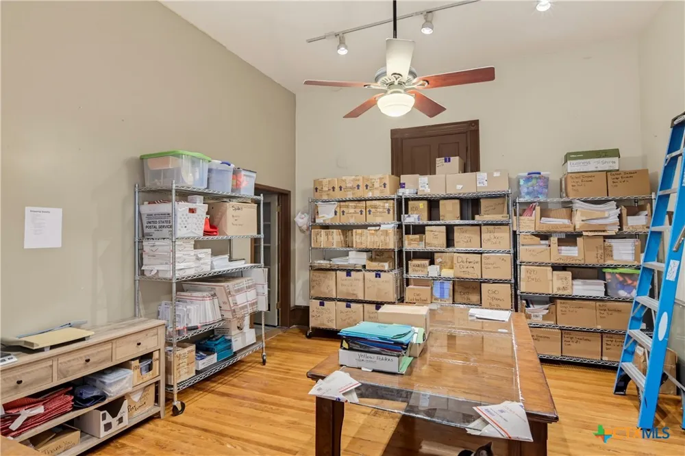 111 E Gonzales Street Seguin, TX 78155