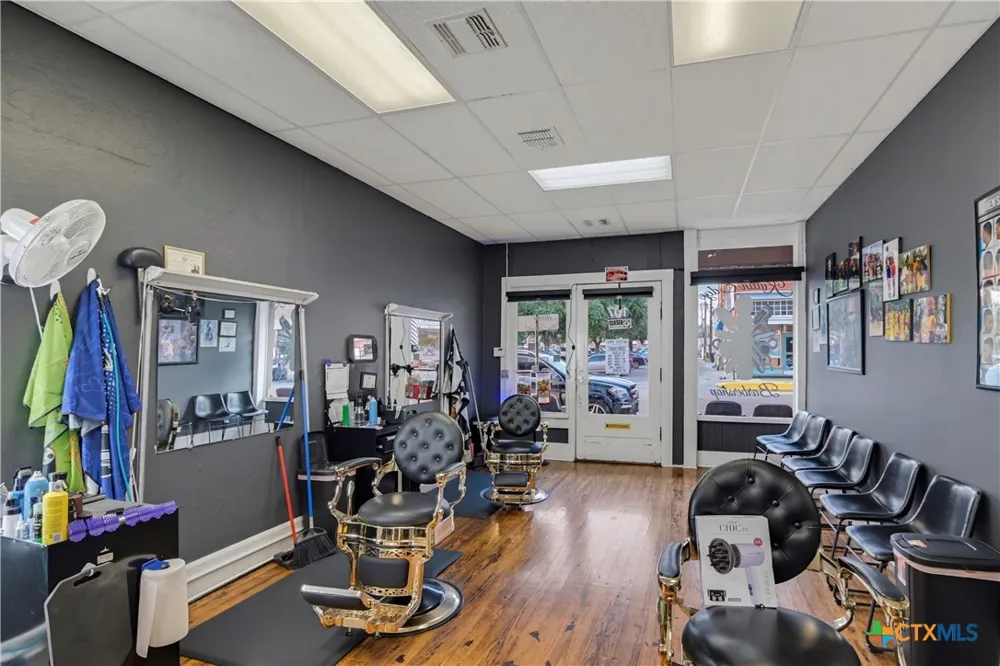 111 E Gonzales Street Seguin, TX 78155
