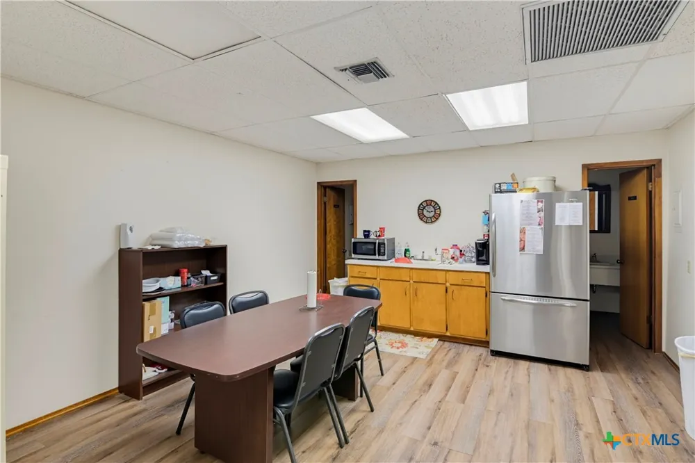 111 E Gonzales Street Seguin, TX 78155