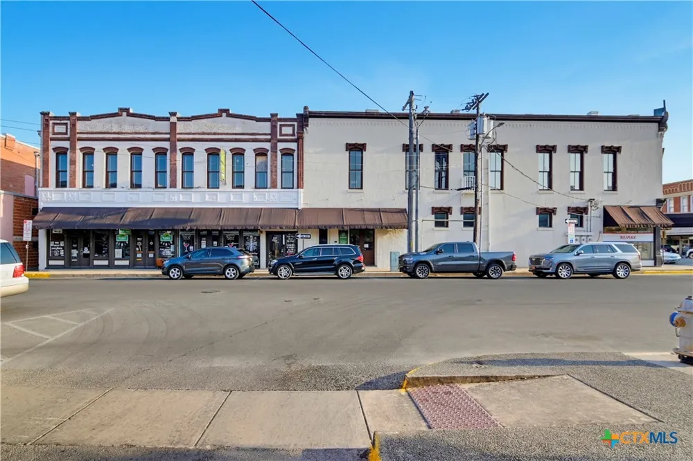 111 E Gonzales Street Seguin, TX 78155