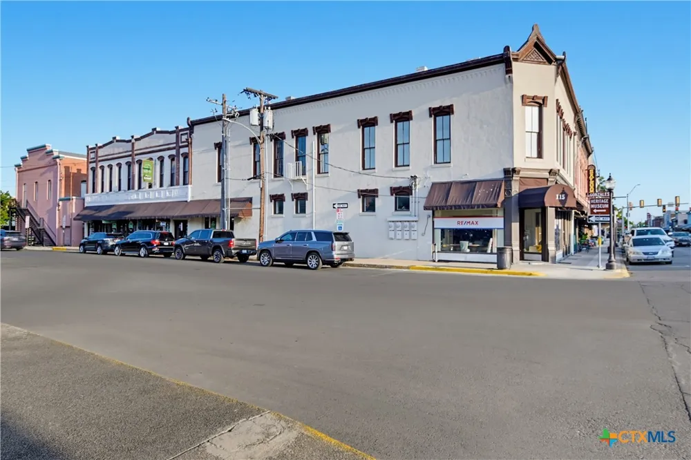 111 E Gonzales Street Seguin, TX 78155
