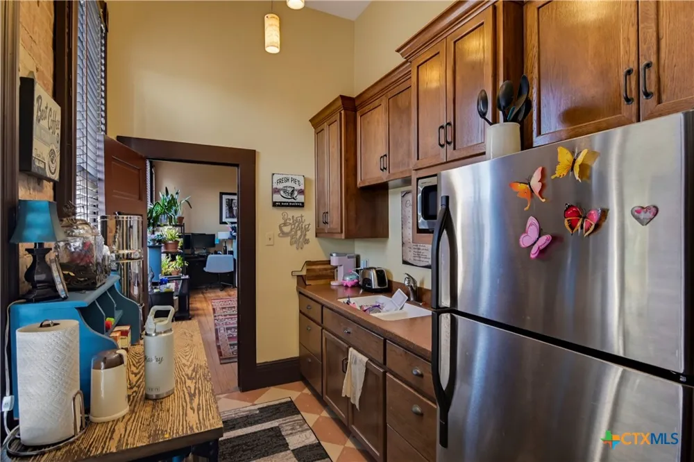 111 E Gonzales Street Seguin, TX 78155
