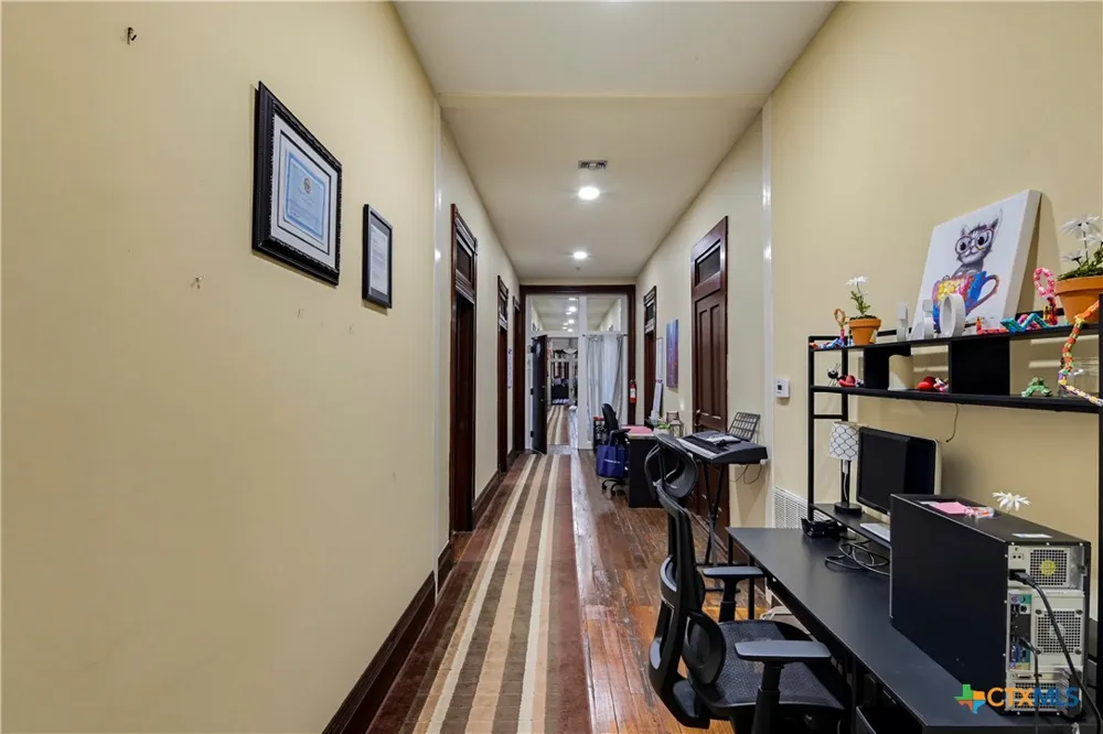 111 E Gonzales Street Seguin, TX 78155