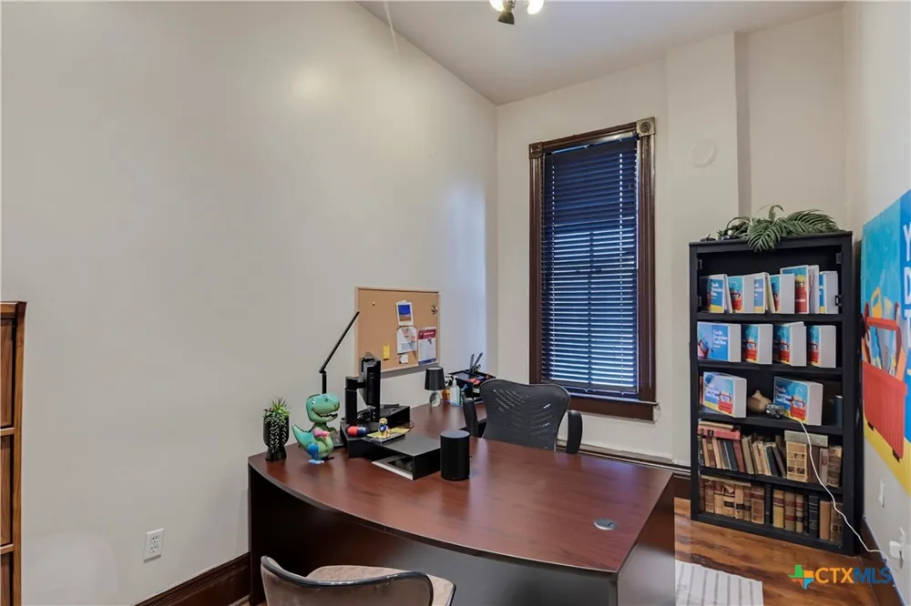 111 E Gonzales Street Seguin, TX 78155
