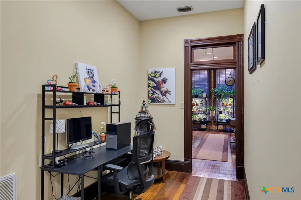 111 E Gonzales Street Seguin, TX 78155