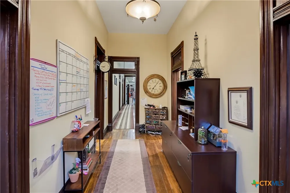 111 E Gonzales Street Seguin, TX 78155