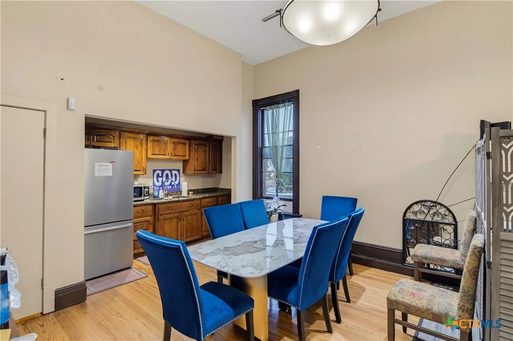 111 E Gonzales Street Seguin, TX 78155