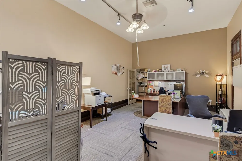 111 E Gonzales Street Seguin, TX 78155