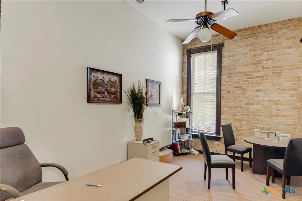 111 E Gonzales Street Seguin, TX 78155